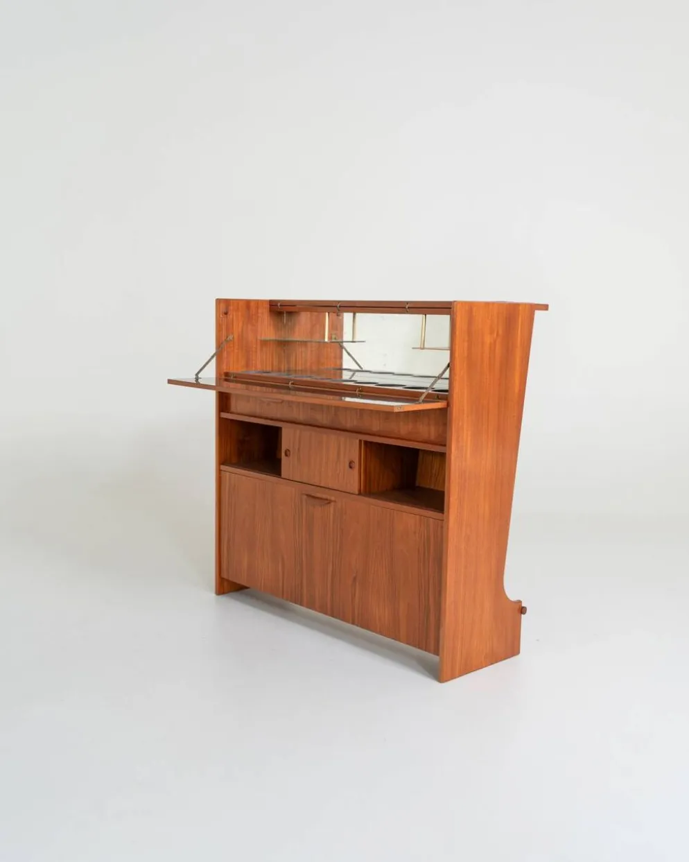 Cabinet de bar en teck “SK661” par Johannes Andersen pour J. Skaaning & Søn, années 1960.