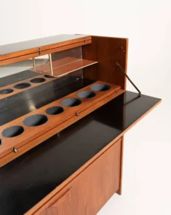 Cabinet de bar en teck “SK661” par Johannes Andersen pour J. Skaaning & Søn, années 1960.