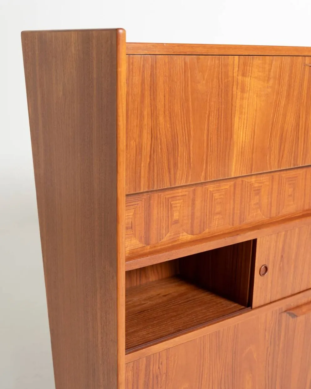 Cabinet de bar en teck “SK661” par Johannes Andersen pour J. Skaaning & Søn, années 1960.