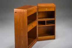 Cabinet de bar en teck vintage par Reno Wahl Iversen pour Dyrlund, Danemark, années 1960.