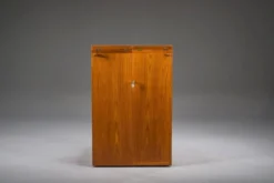Cabinet de bar en teck vintage par Reno Wahl Iversen pour Dyrlund, Danemark, années 1960.