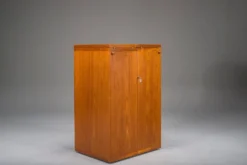 Cabinet de bar en teck vintage par Reno Wahl Iversen pour Dyrlund, Danemark, années 1960.