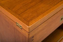 Cabinet de bar en teck vintage par Reno Wahl Iversen pour Dyrlund, Danemark, années 1960.