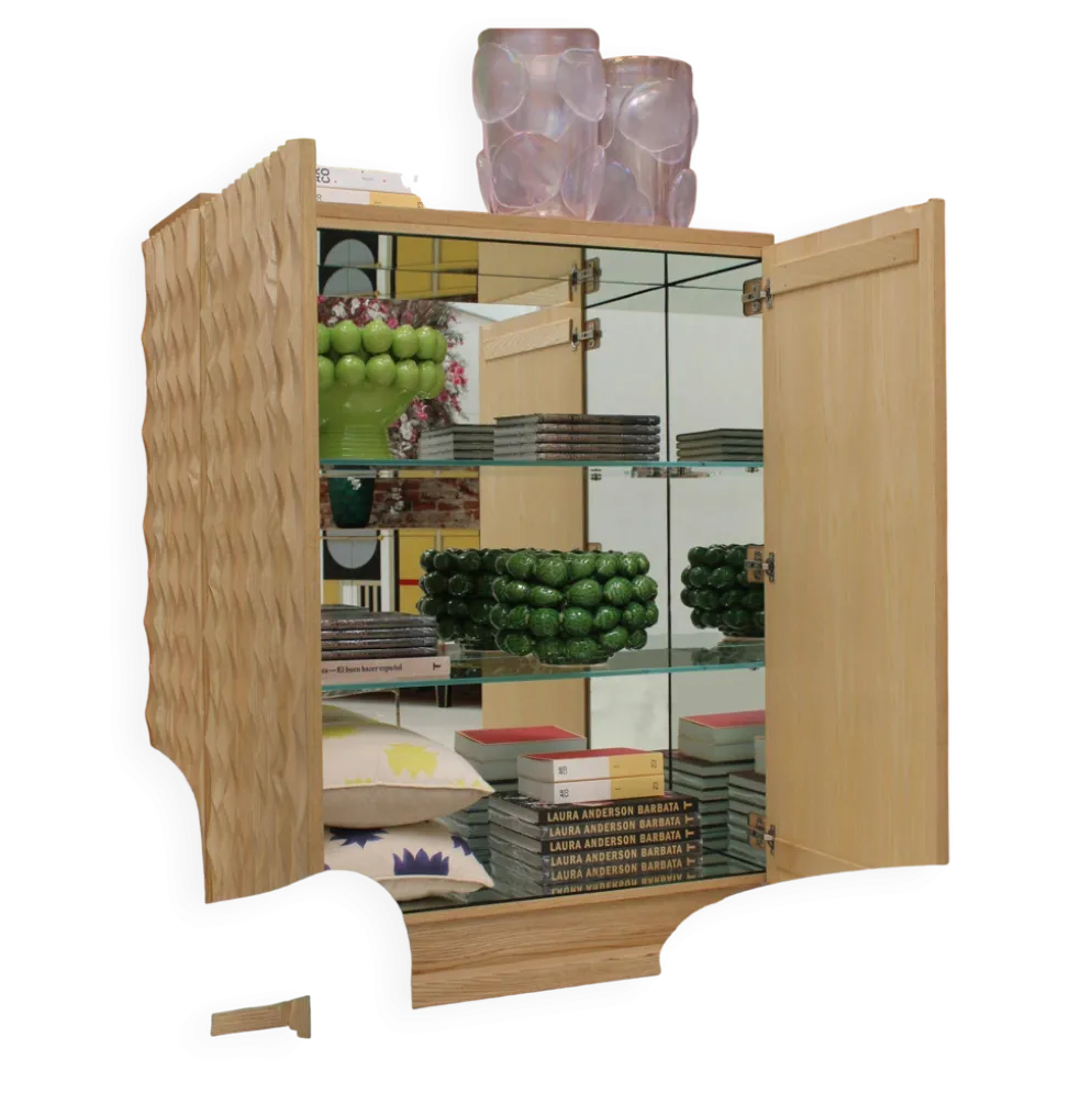 Cabinet de bar italien en bois de chêne massif sculpté à la main et miroir en verre de style brutaliste