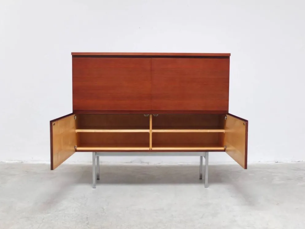 Cabinet de bar minimaliste par Meubelfabriek Aurora, années 1960