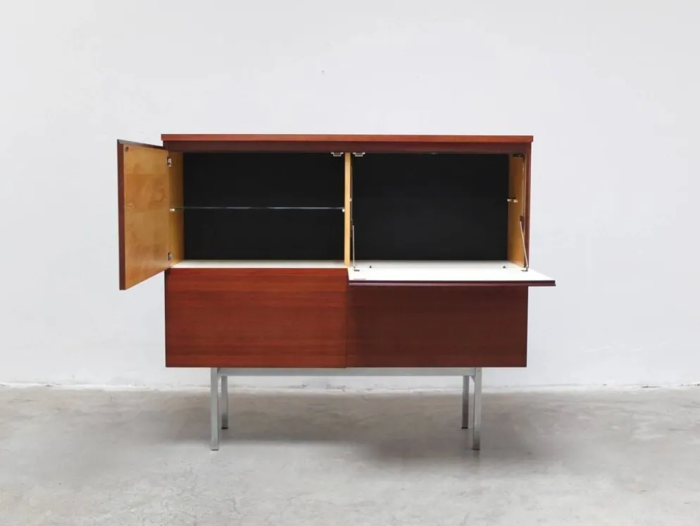 Cabinet de bar minimaliste par Meubelfabriek Aurora, années 1960