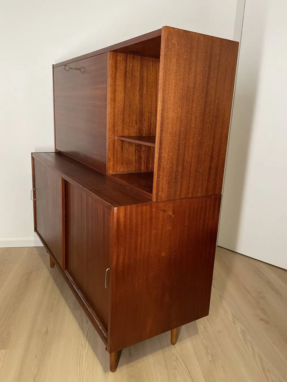 Cabinet de bar vintage des années 50 / Buffet modernisme d'Europe de l'Est