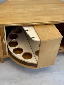 Cabinet de bar vintage « speakeasy »
