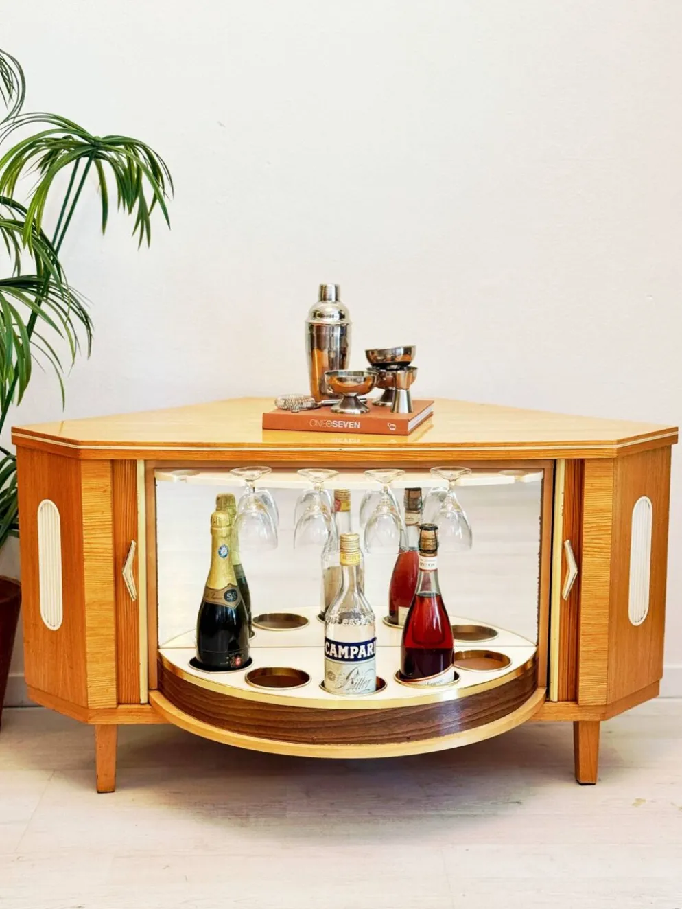 Cabinet de bar vintage « speakeasy »