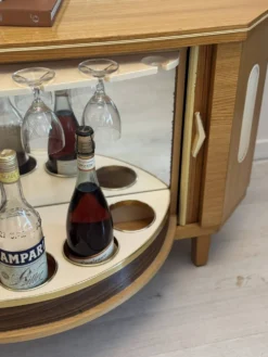 Cabinet de bar vintage « speakeasy »