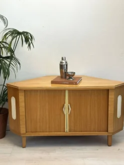 Cabinet de bar vintage « speakeasy »