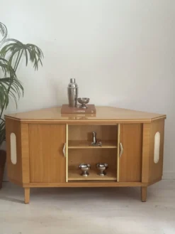 Cabinet de bar vintage « speakeasy »