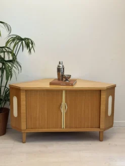 Cabinet de bar vintage « speakeasy »