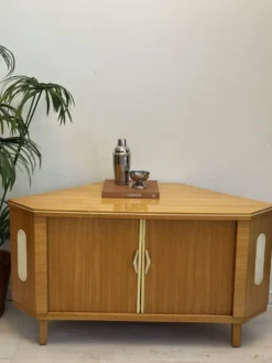 Cabinet de bar vintage « speakeasy »