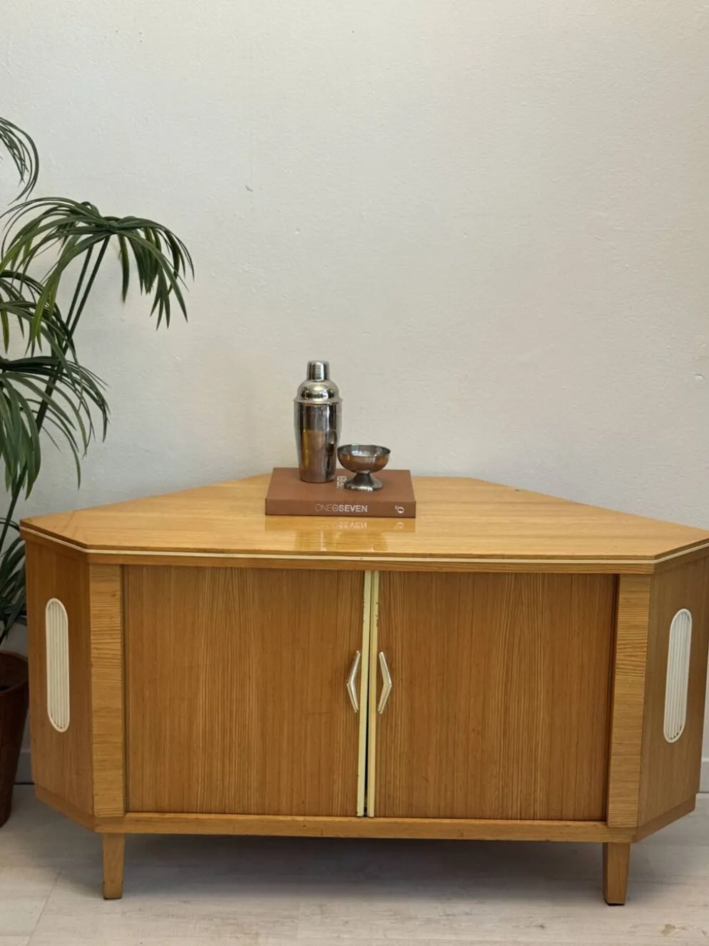 Cabinet de bar vintage « speakeasy »