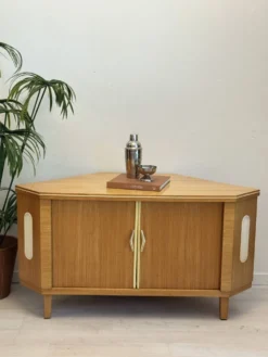 Cabinet de bar vintage « speakeasy »