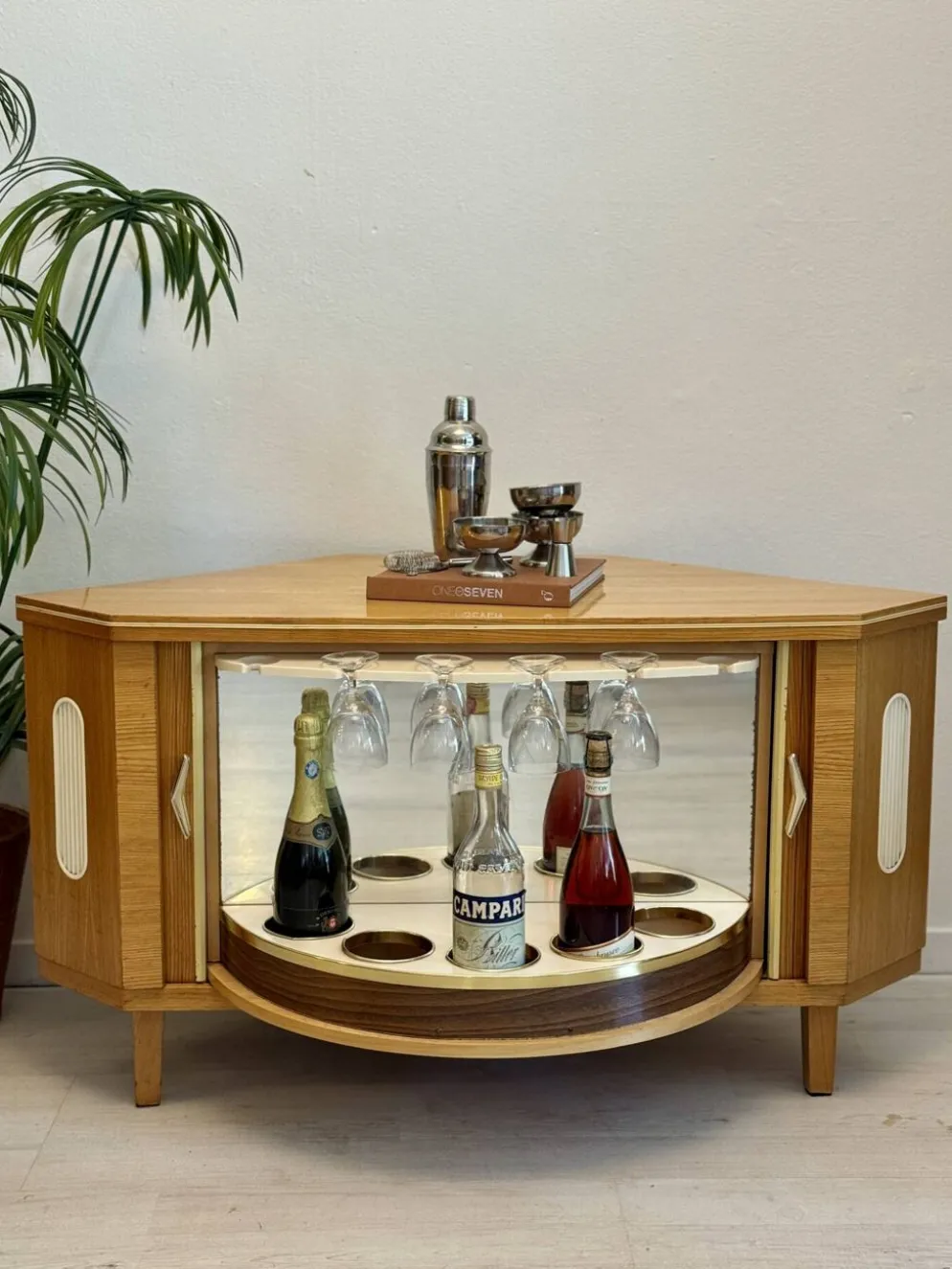 Cabinet de bar vintage « speakeasy »