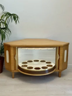Cabinet de bar vintage « speakeasy »