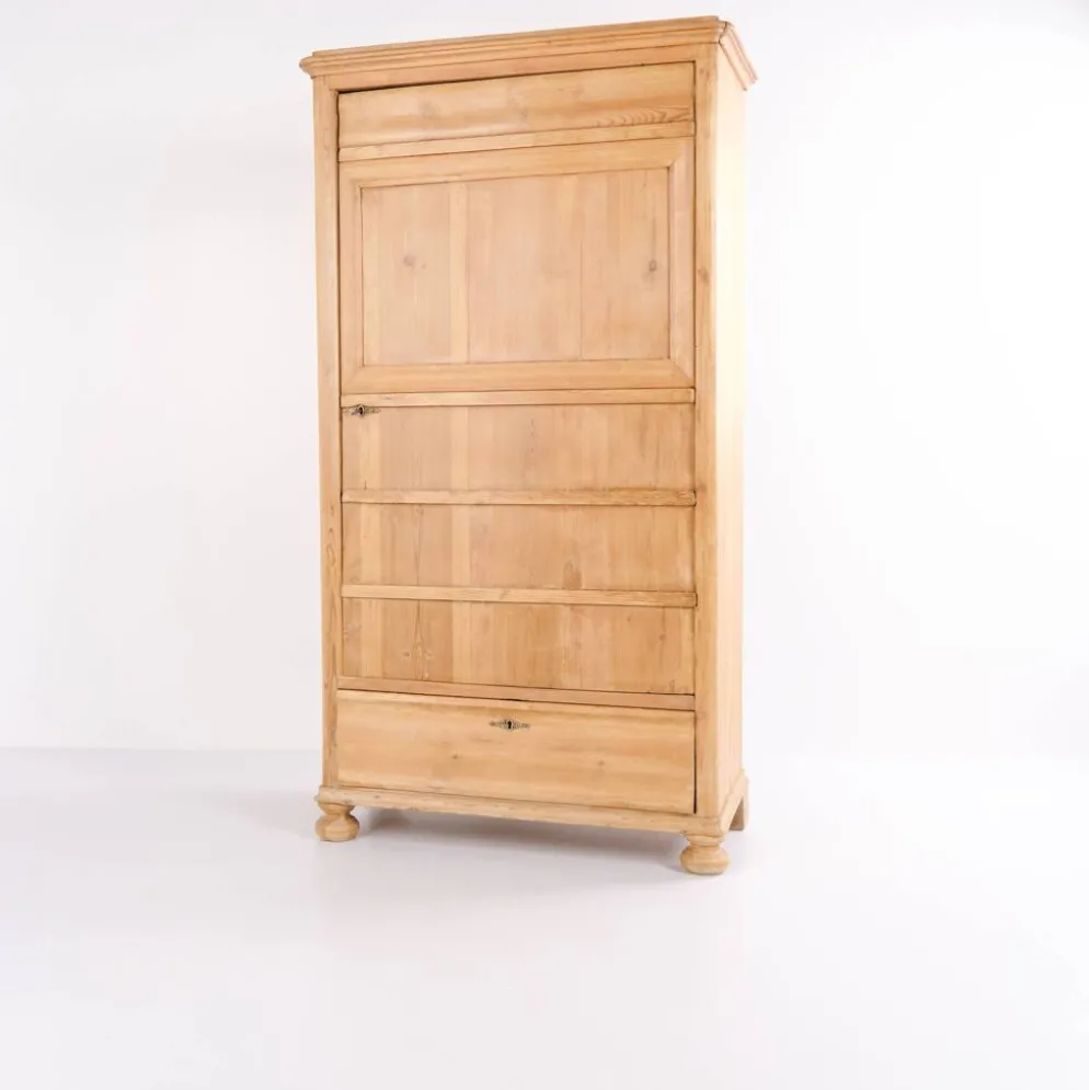 Cabinet de chambre – pieds ronds – bois de pin – porte avant et tiroir – début des années 1900