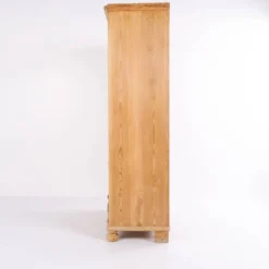 Cabinet de chambre – pieds ronds – bois de pin – porte avant et tiroir – début des années 1900