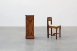 Cabinet de chevet en noyer Art Déco, Belgique, années 1920
