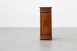 Cabinet de chevet en noyer Art Déco, Belgique, années 1920