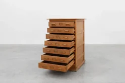Cabinet de classement en chêne industriel avec poignées en laiton, Royaume-Uni, années 1920