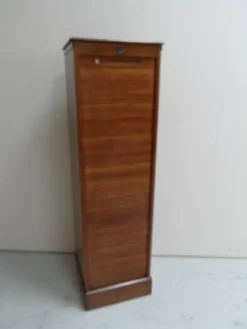 Cabinet de classement vintage avec rideau roulant