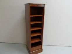 Cabinet de classement vintage avec rideau roulant