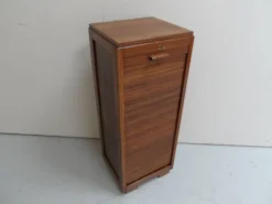 Cabinet de classement vintage avec rideau roulant
