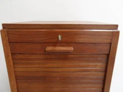 Cabinet de classement vintage avec rideau roulant