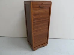 Cabinet de classement vintage avec rideau roulant