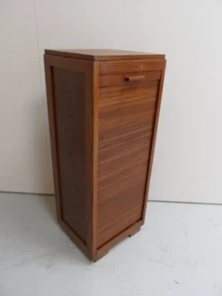 Cabinet de classement vintage avec rideau roulant