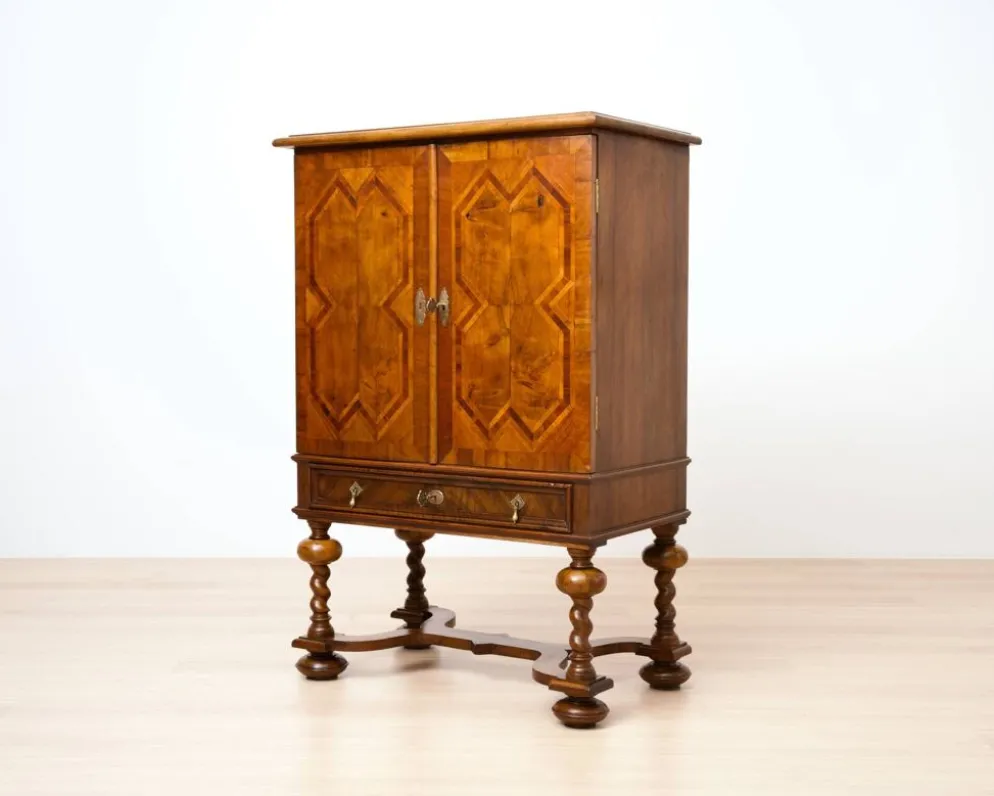 Cabinet de cocktail néo-baroque en noyer allemand, années 1900