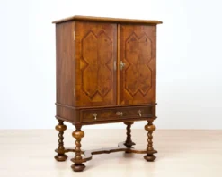 Cabinet de cocktail néo-baroque en noyer allemand, années 1900