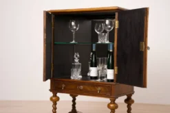 Cabinet de cocktail néo-baroque en noyer allemand, années 1900