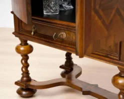 Cabinet de cocktail néo-baroque en noyer allemand, années 1900