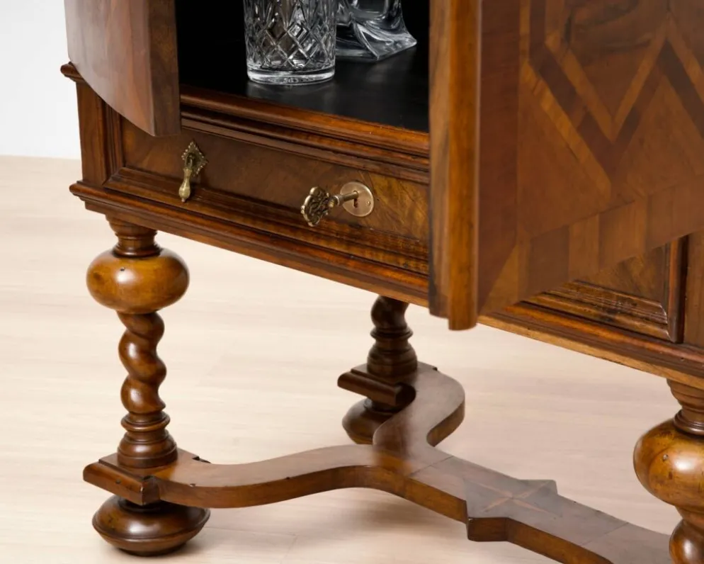 Cabinet de cocktail néo-baroque en noyer allemand, années 1900