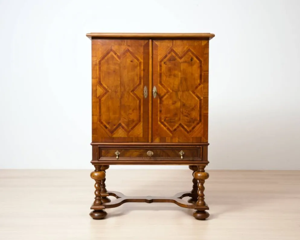 Cabinet de cocktail néo-baroque en noyer allemand, années 1900