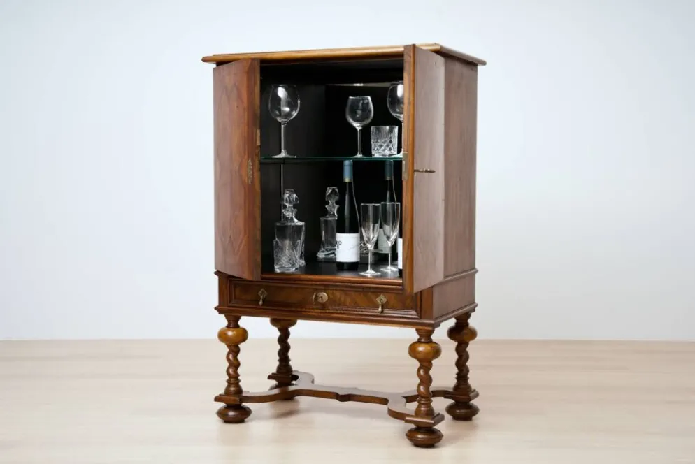 Cabinet de cocktail néo-baroque en noyer allemand, années 1900