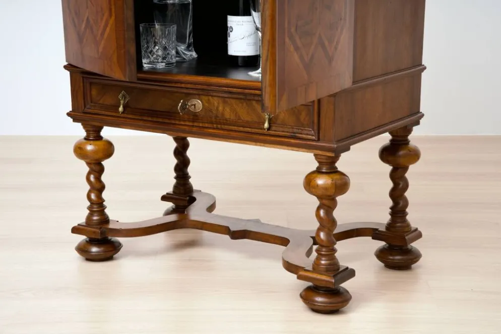 Cabinet de cocktail néo-baroque en noyer allemand, années 1900