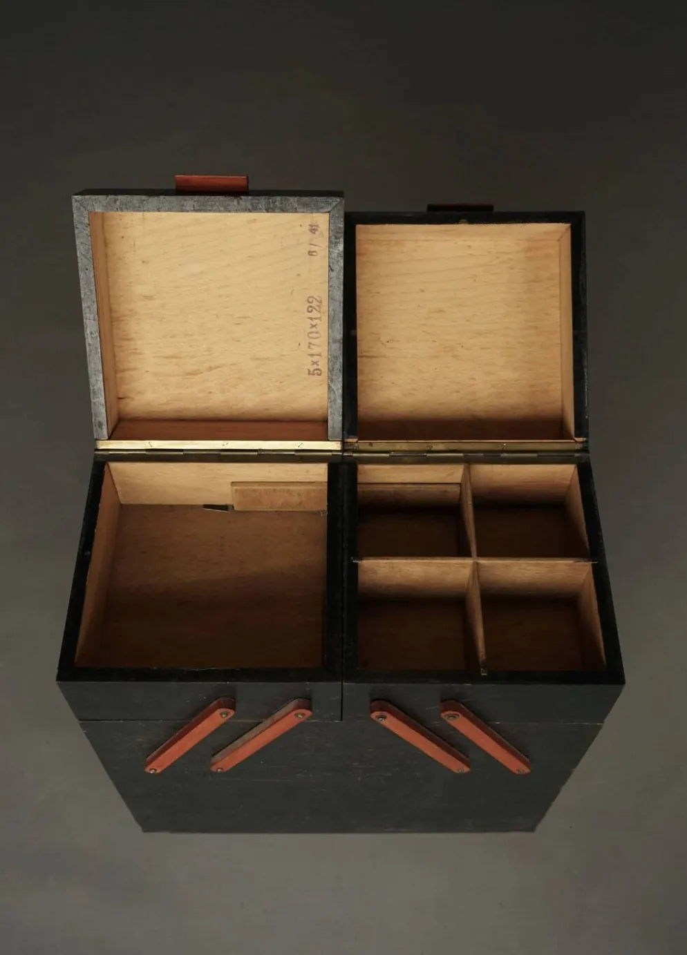 Cabinet de couture moderniste néerlandais. Années 1930.