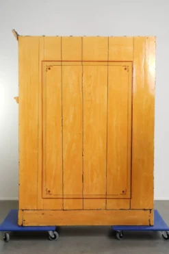 Cabinet de ferme néerlandais antique peint à la main unique du XVIIIe siècle