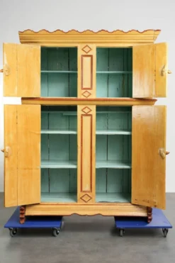 Cabinet de ferme néerlandais antique peint à la main unique du XVIIIe siècle