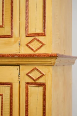Cabinet de ferme néerlandais antique peint à la main unique du XVIIIe siècle