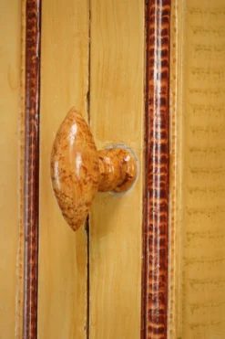 Cabinet de ferme néerlandais antique peint à la main unique du XVIIIe siècle