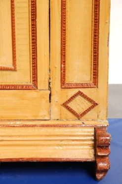 Cabinet de ferme néerlandais antique peint à la main unique du XVIIIe siècle