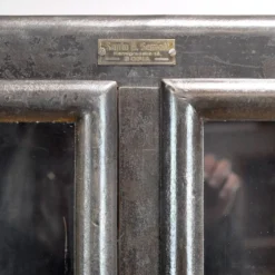 Cabinet de médecine en fer poli, années 1910