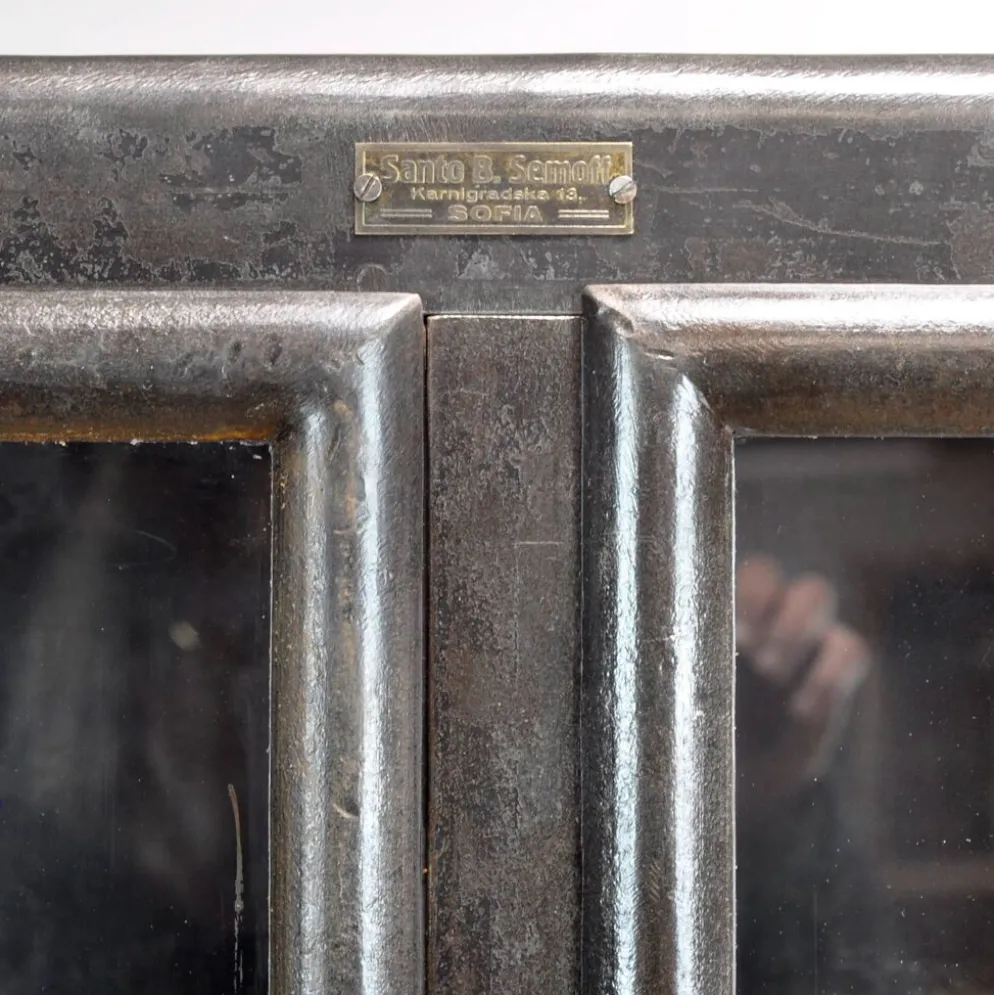 Cabinet de médecine en fer poli, années 1910