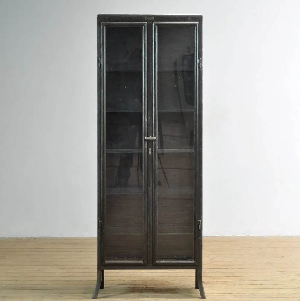 Cabinet de médecine en fer poli, années 1910